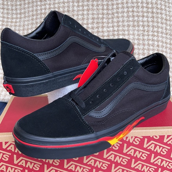 Vans WMNS Old Skool
(Flame Wall) Black/Black
VN0A38G1Q8Q
Sneakers - Picture 9 of 16